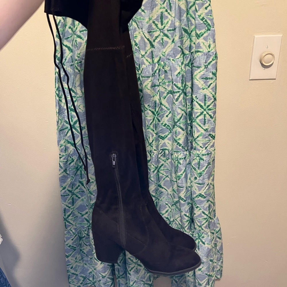 🚨$4 flash sale ❤️

 Over-the-Knee dark brown  Suede Boots